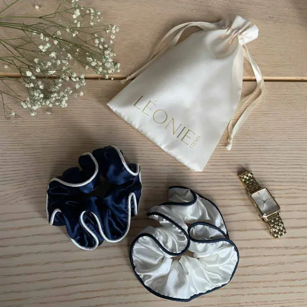 Seidenscrunchies 2-pack - Nachtblau & Weiss