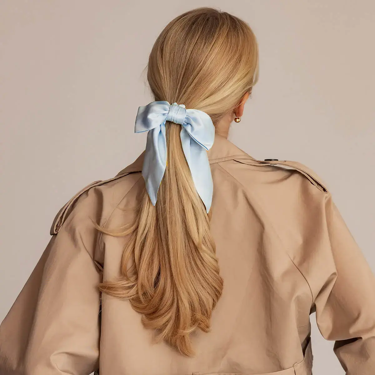 Rosett-scrunchie-ljusbla-2.1.jpg